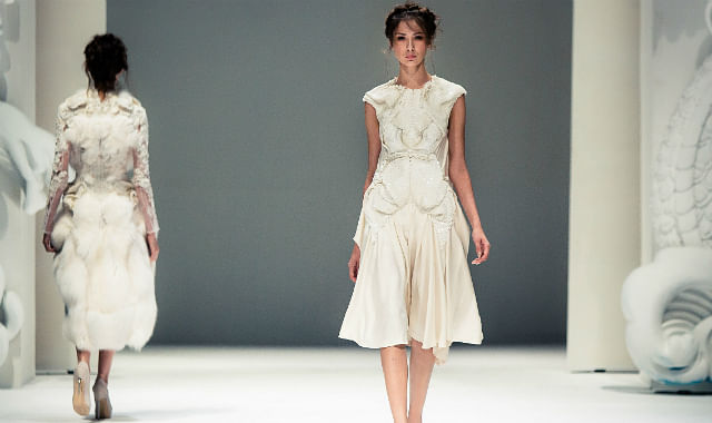 Yiqing Yin show French Couture Week 2012 Singapore DECOR 2
